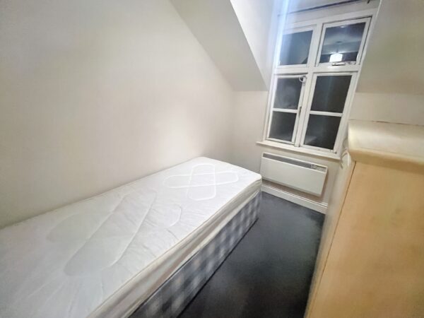 2 Bedroom Flat - Upton Park, Slough