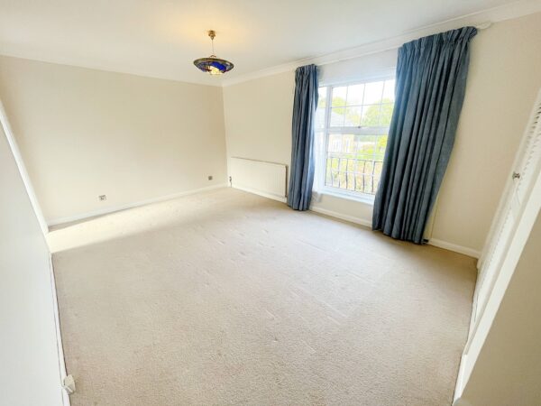 3 Bedroom House - West Common Close, Gerrards Cross