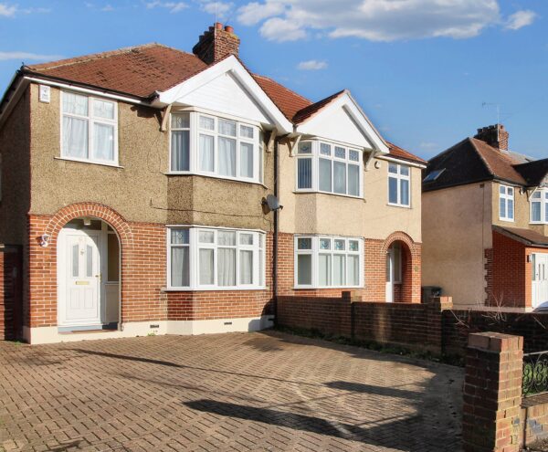 SHORT TERM LET - 3 Bed House - Shaggy Calf Lane, Slough