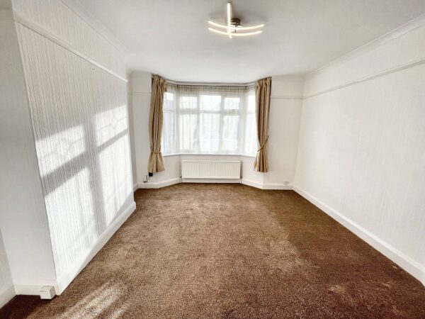 SHORT TERM LET - 3 Bed House - Shaggy Calf Lane, Slough