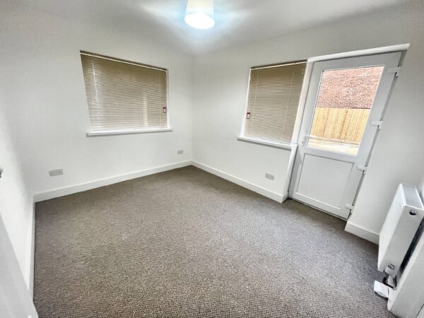 2 Bedroom House - Smiths Lane, Windsor