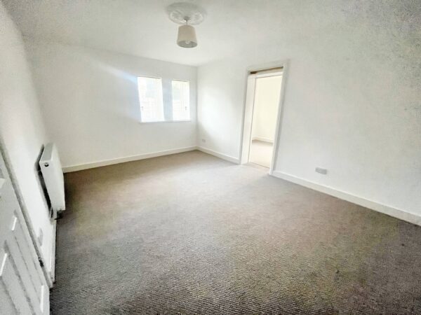 2 Bedroom House - Smiths Lane, Windsor