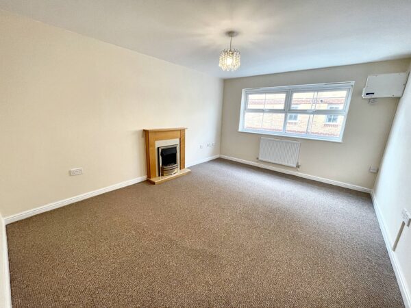 2 Bedroom Flat - Sydenham Gardens, Slough