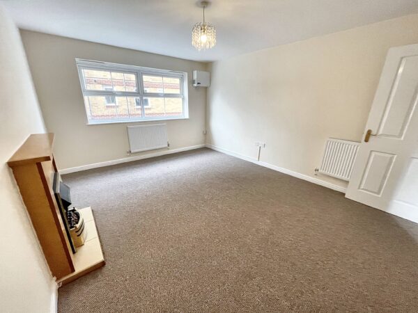 2 Bedroom Flat - Sydenham Gardens, Slough