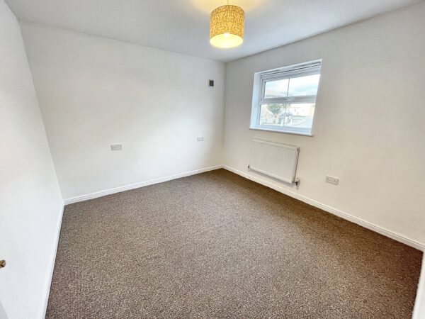 2 Bedroom Flat - Sydenham Gardens, Slough