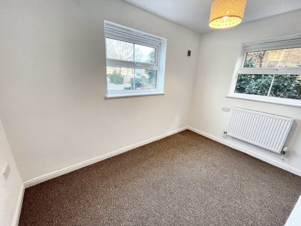 2 Bedroom Flat - Sydenham Gardens, Slough