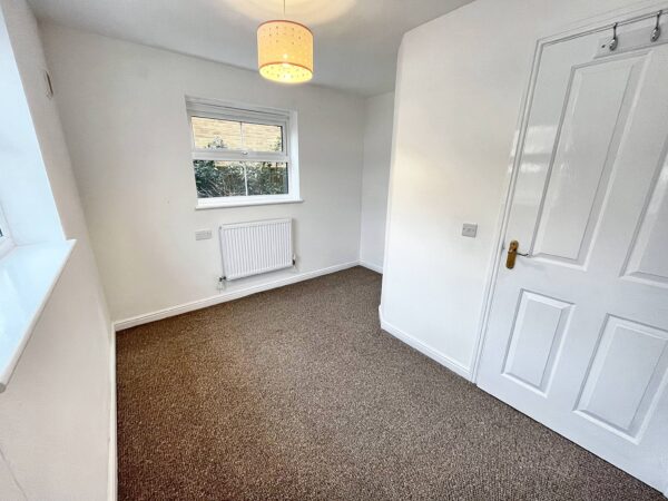 2 Bedroom Flat - Sydenham Gardens, Slough