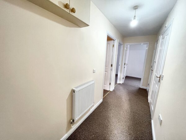 2 Bedroom Flat - Sydenham Gardens, Slough