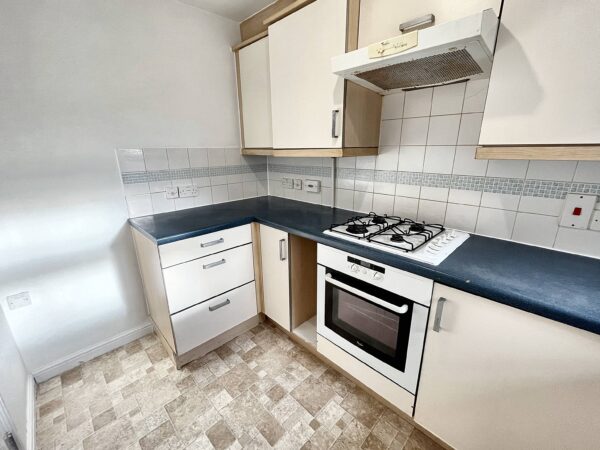 2 Bedroom Flat - Sydenham Gardens, Slough