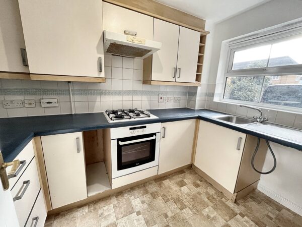 2 Bedroom Flat - Sydenham Gardens, Slough