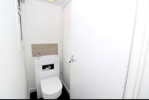 2 Bedroom House - Windrush Way, Maidenhead