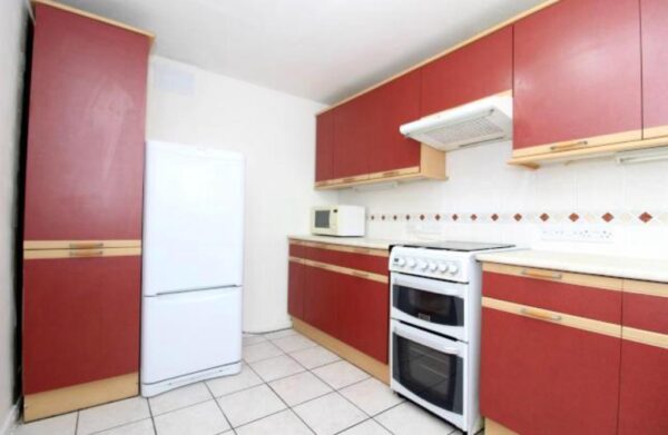 2 Bedroom House - Windrush Way, Maidenhead