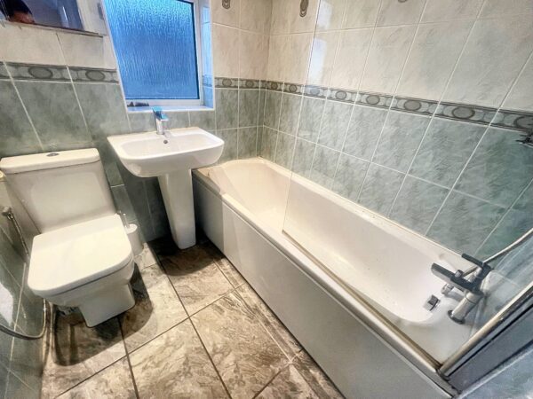 2 Bedroom House - Saunton Avenue, Harlington