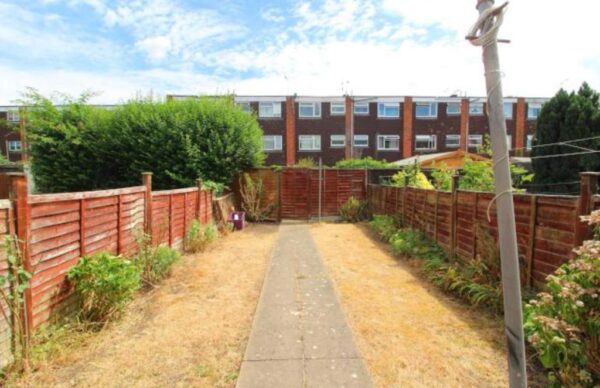 2 Bedroom House - Windrush Way, Maidenhead