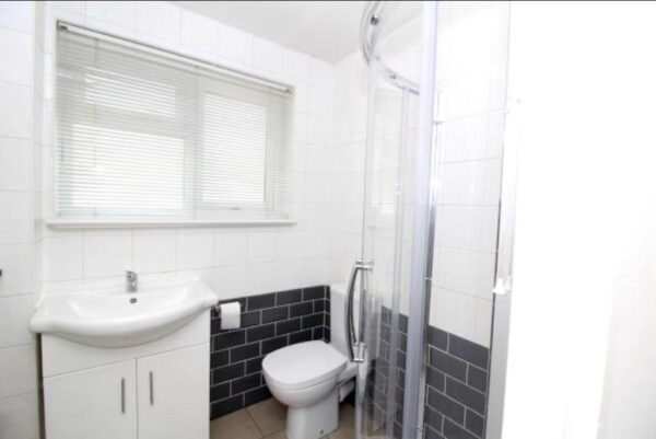 2 Bedroom House - Windrush Way, Maidenhead