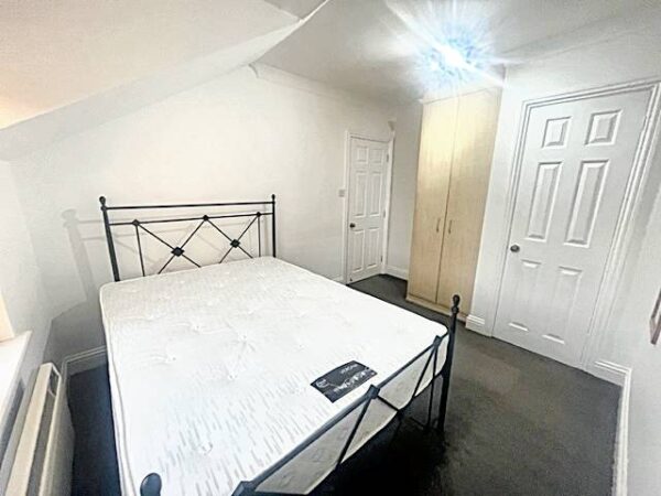 2 Bedroom Flat - Upton Park, Slough