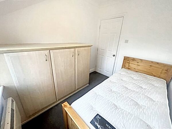 2 Bedroom Flat - Upton Park, Slough