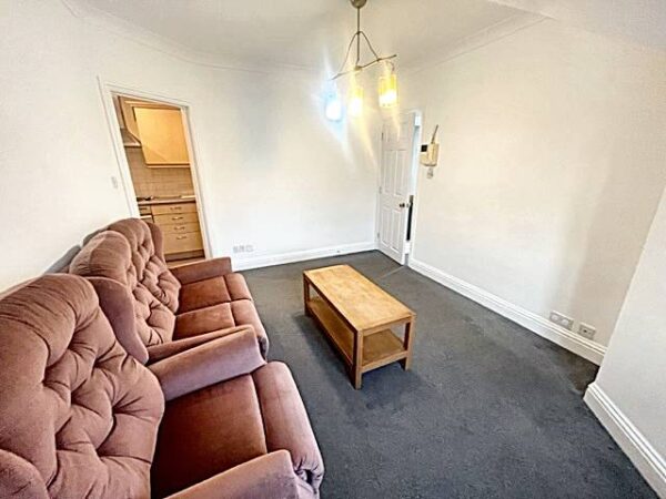 2 Bedroom Flat - Upton Park, Slough