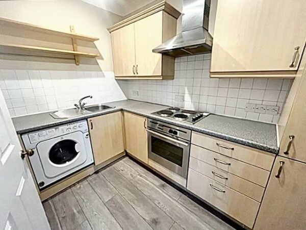 2 Bedroom Flat - Upton Park, Slough