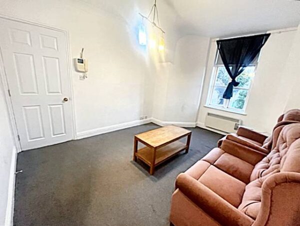 2 Bedroom Flat - Upton Park, Slough