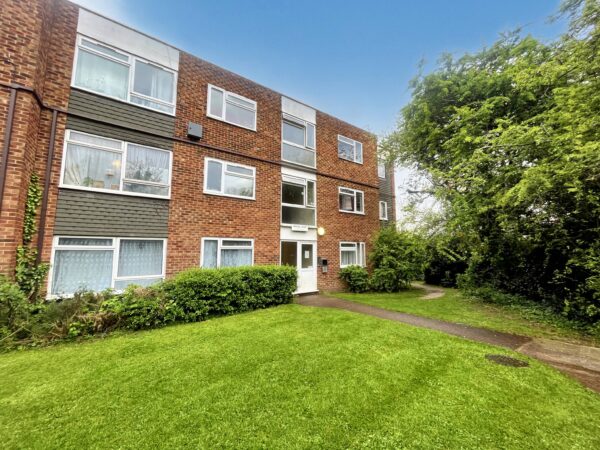2 Bed Flat - Rosehill Court, Slough