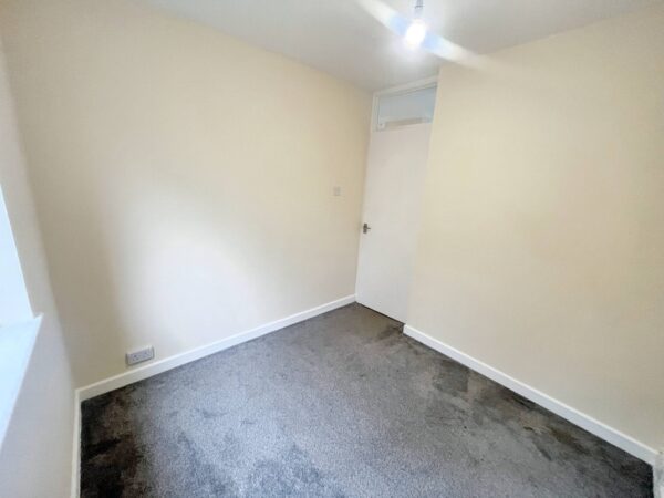 2 Bed Flat - Rosehill Court, Slough