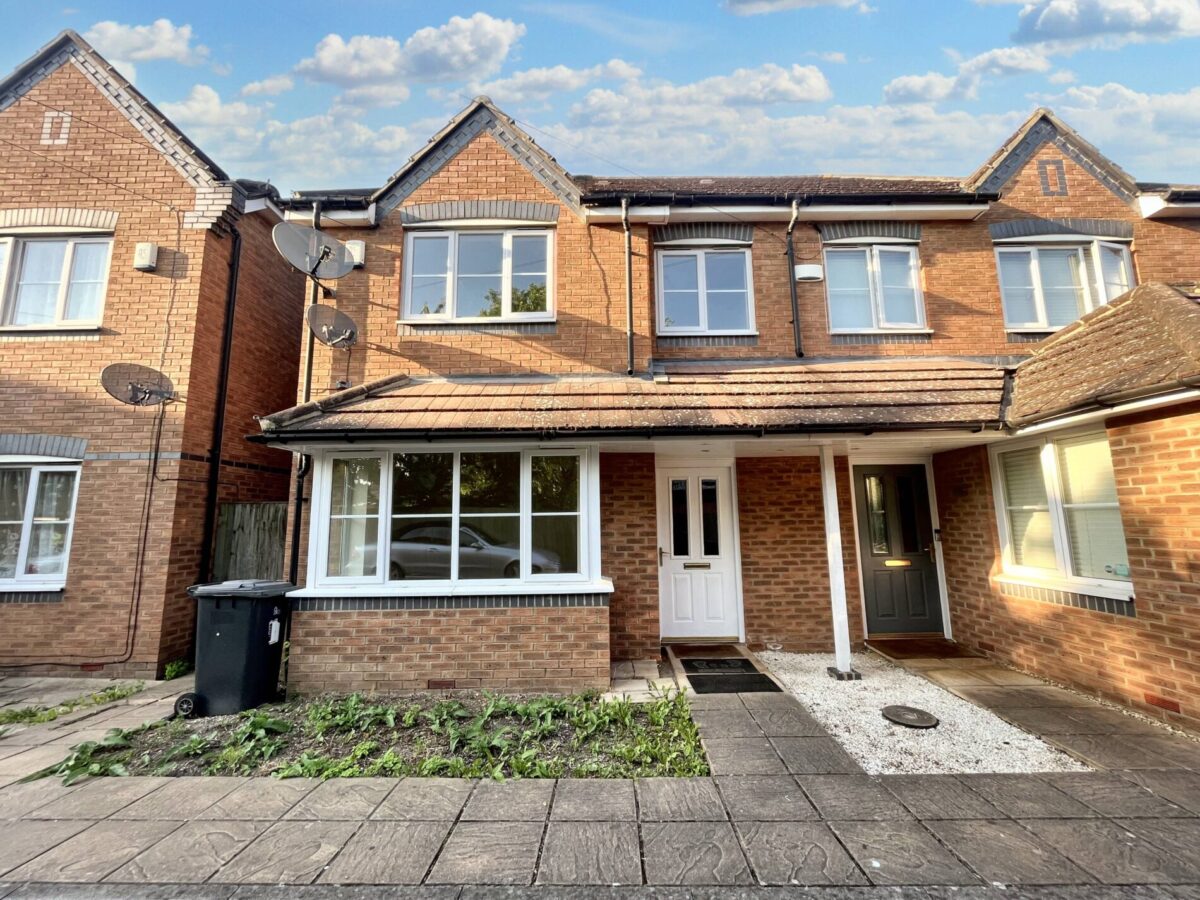 4 Bedroom House - Mirador Crescent, Slough