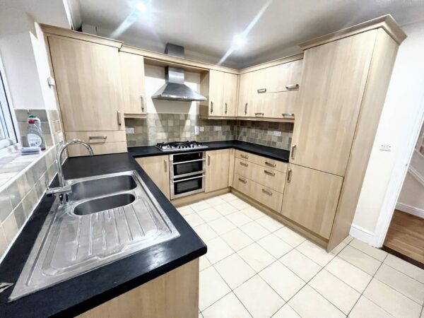 4 Bedroom House - Mirador Crescent, Slough