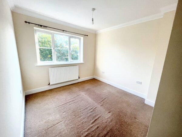 4 Bedroom House - Mirador Crescent, Slough