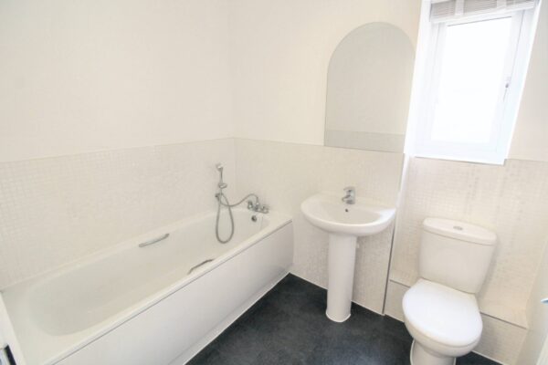 4 Bedroom Town House - Edgeworth Close, Langley