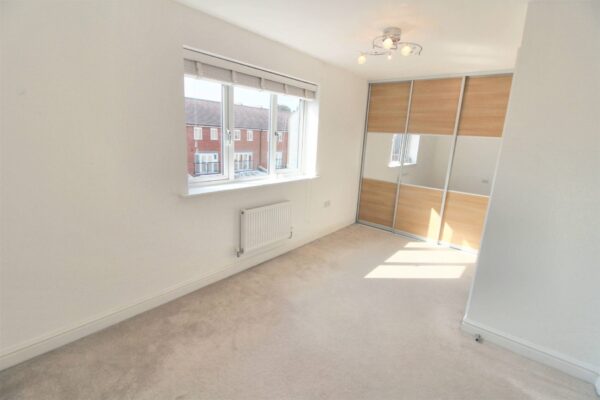 4 Bedroom Town House - Edgeworth Close, Langley