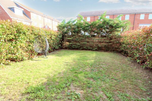 4 Bedroom Town House - Edgeworth Close, Langley