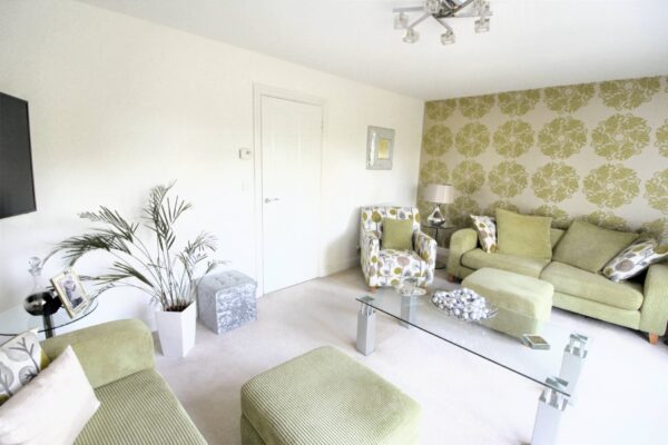 4 Bedroom Town House - Edgeworth Close, Langley