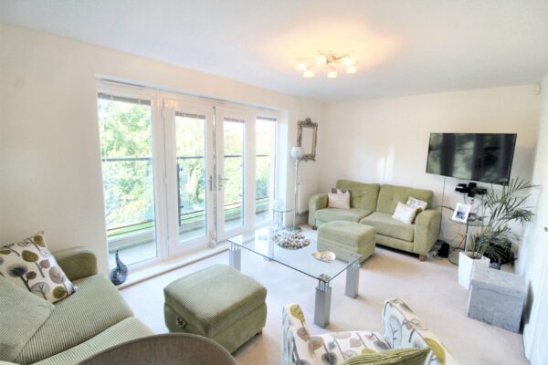 4 Bedroom Town House - Edgeworth Close, Langley