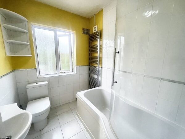 2 Bedroom House - Stanhope Road, Burhham