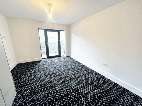 2 Bedroom Flat - Bishops Road, Slough