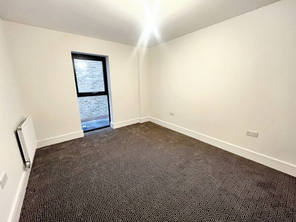 2 Bedroom Flat - Bishops Road, Slough