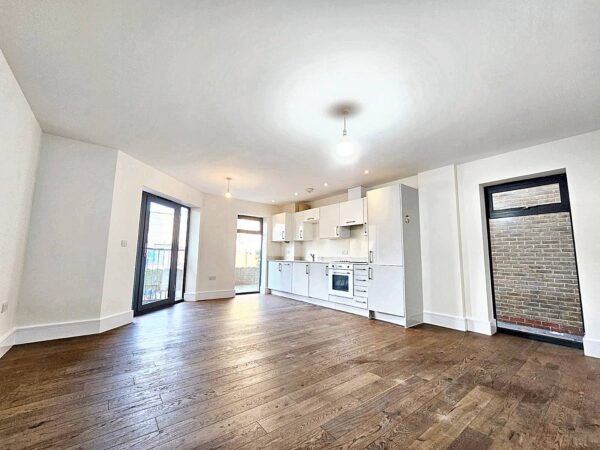 2 Bedroom Flat - Bishops Road, Slough