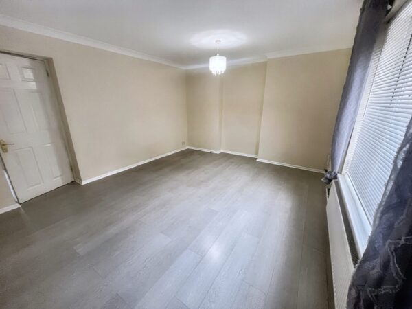 2 Bed Flat - Priory Road, Slough