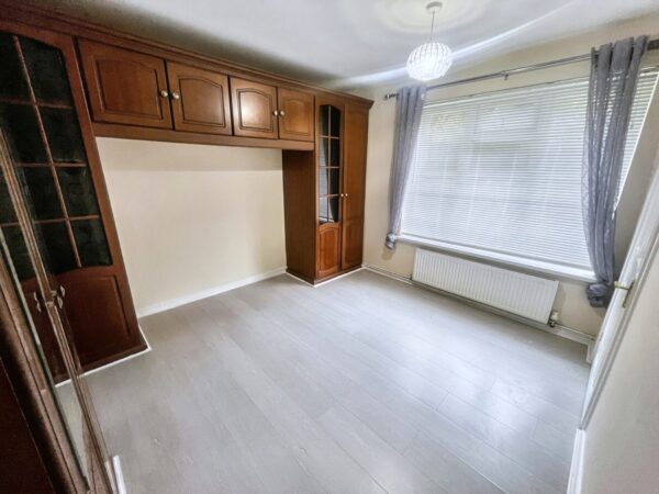 2 Bed Flat - Priory Road, Slough