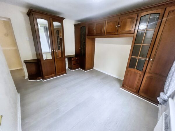 2 Bed Flat - Priory Road, Slough