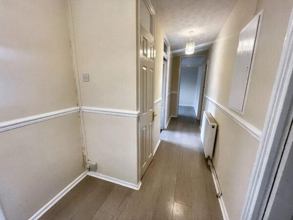 2 Bed Flat - Priory Road, Slough