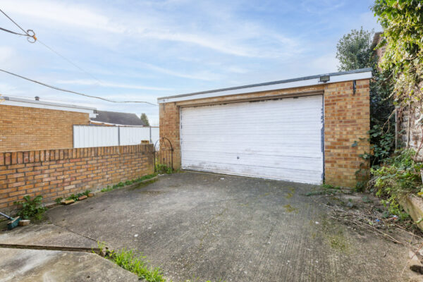 3 Bedroom House - Chatfield, Slough