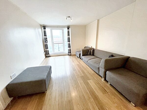 2 Bedroom 2 Bathroom - The Junction, Grays Place, Slough