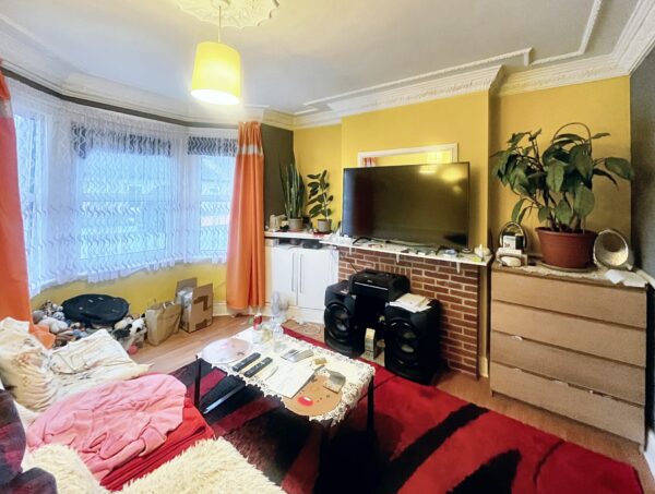 1 Bedroom Flat - Diamond Road, Slough