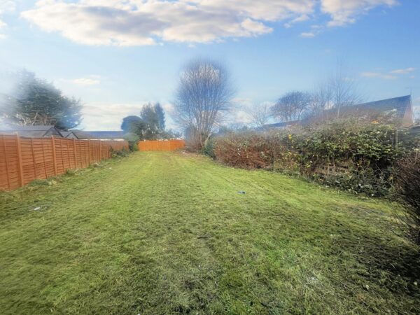 3 Bedroom Bungalow - Royston Way, Burnham