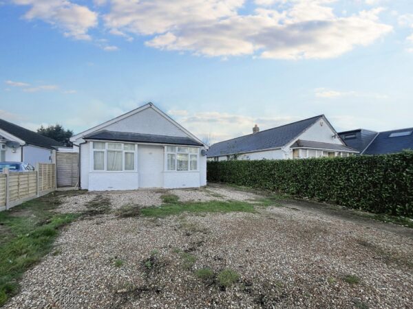 3 Bedroom Bungalow - Royston Way, Burnham