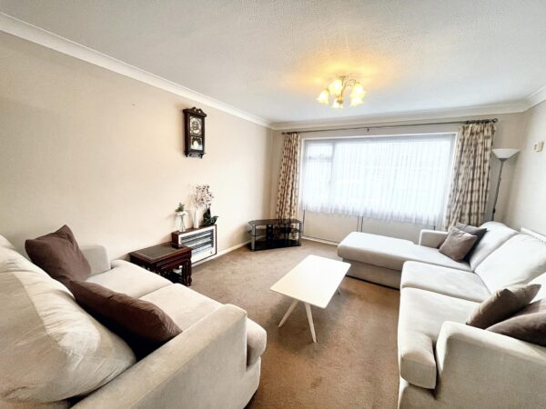 3 Bedroom House - Goodman Park, Slough