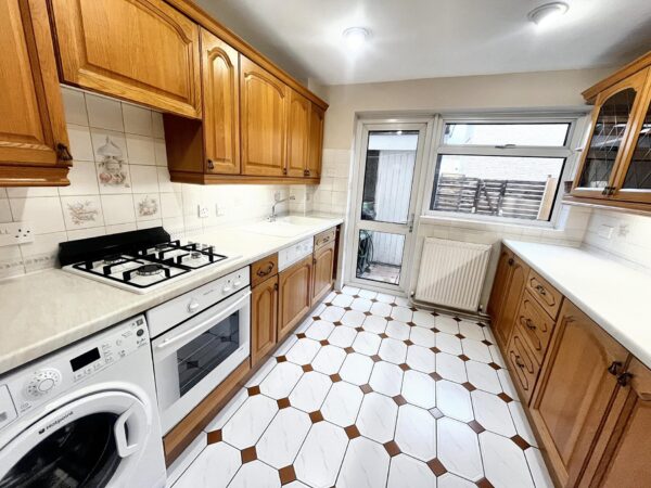 3 Bedroom House - Goodman Park, Slough