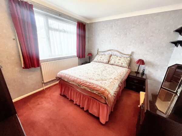 3 Bedroom House - Goodman Park, Slough